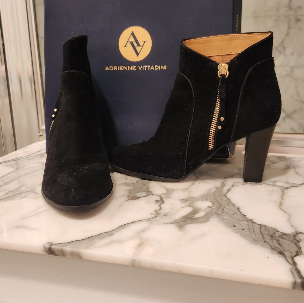 Adrienne Vittadini Ankle, black sweude boots